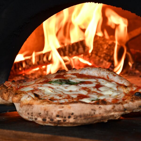 Enjoy the real taste of Italy with our Bravo pizza oven!